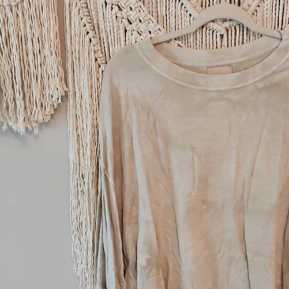 Elegant Cream Women's Sweatshirt